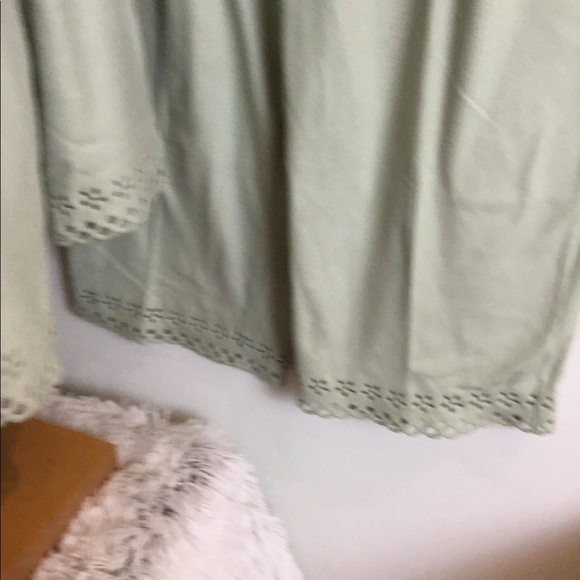 TJ Max green M 2 piece pajama set w/cutoff detail - Picture 6 of 15